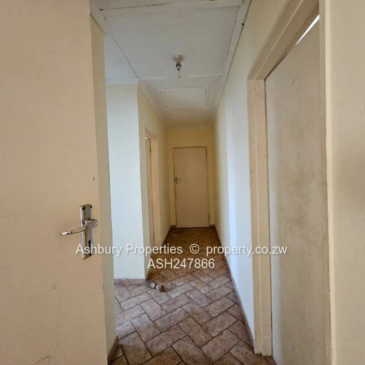 Well Built and Conveniently Located Starter House in WestGate! (Sole Mandate)