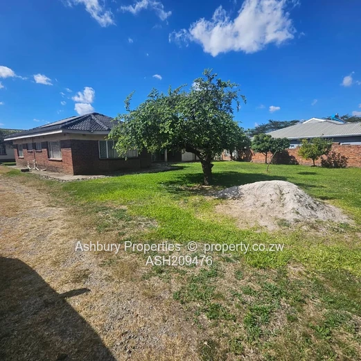 Family House for Sale in the Good  Leafy Old Bluffhill Suburb (Sole Mandate)