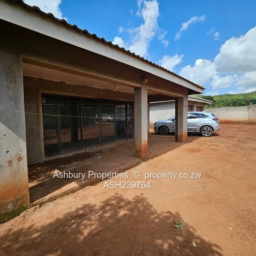 Well Designed and Built Spacious Modern Family House  (Sole Mandate)