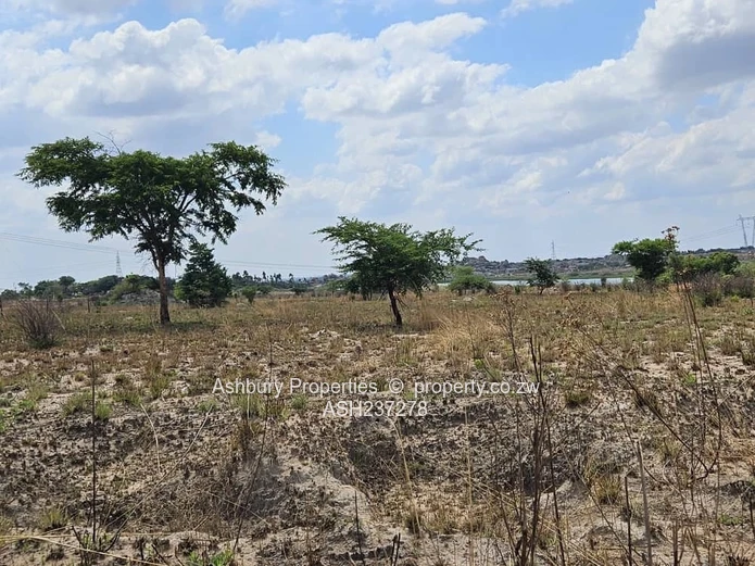 A nice plot a stone throw away from Ruwa Rehab center on the road linking Harare Airport just Timire