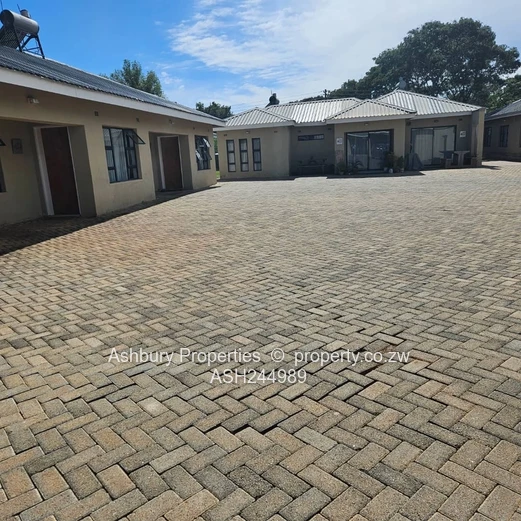 Spacious Cluster Unit in a Modern Secure Gated Complex