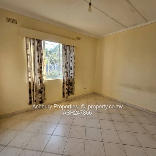Well Built and Conveniently Located Starter House in WestGate! (Sole Mandate)