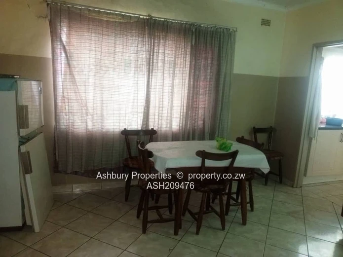 Family House for Sale in the Good  Leafy Old Bluffhill Suburb (Sole Mandate)