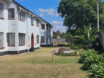 2 Bedroom Flat & Apartment