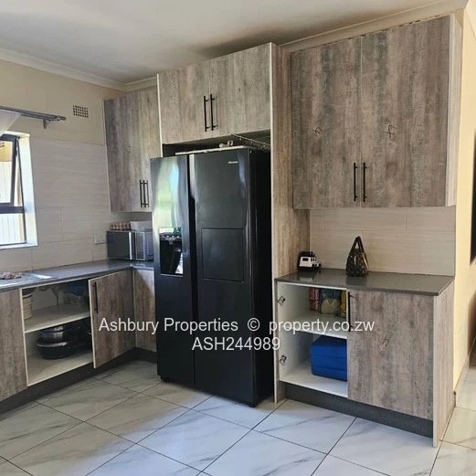 Spacious Cluster Unit in a Modern Secure Gated Complex