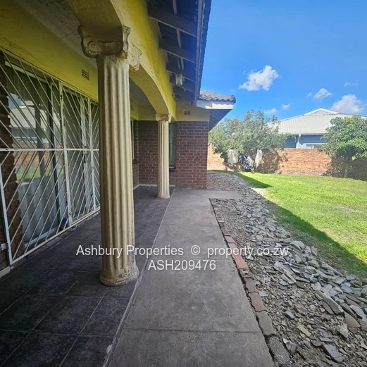 Family House for Sale in the Good  Leafy Old Bluffhill Suburb (Sole Mandate)