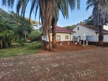 Prime Highlands Commercial Property with Borehole – 10,000 m²!