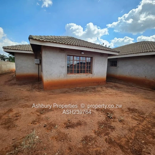 Well Designed and Built Spacious Modern Family House  (Sole Mandate)