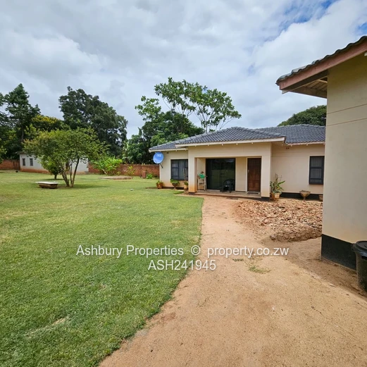 Modern Appealing and spaciously finished tasteful home (Sole Mandate)