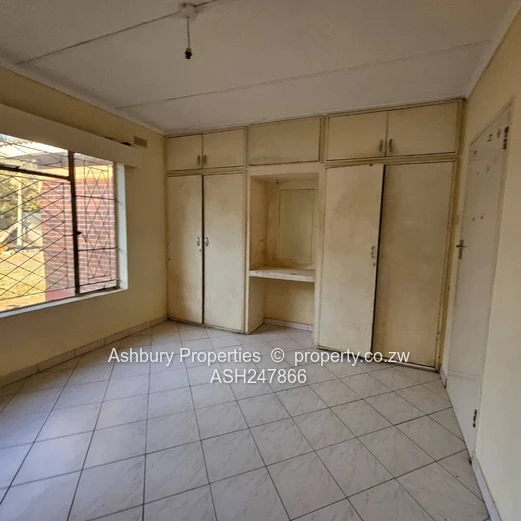 Well Built and Conveniently Located Starter House in WestGate! (Sole Mandate)
