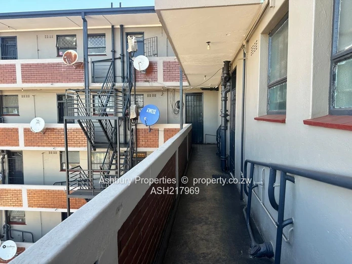 Charming 1-Bedroom Avenues Flat with Borehole – Perfect CBD Living! (Sole Mandate)