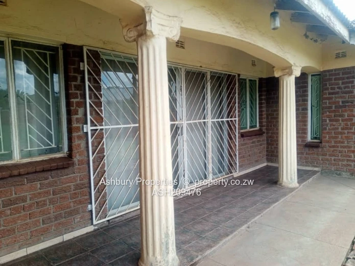 Family House for Sale in the Good  Leafy Old Bluffhill Suburb (Sole Mandate)