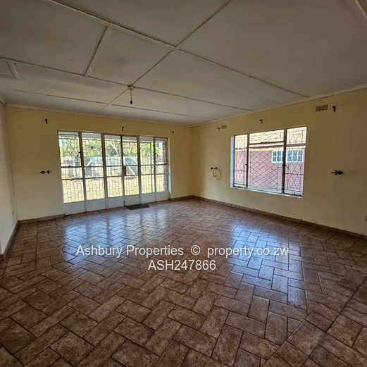 Well Built and Conveniently Located Starter House in WestGate! (Sole Mandate)