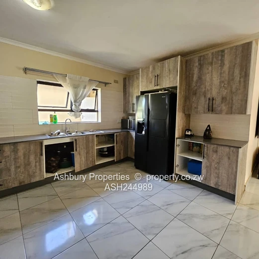 Spacious Cluster Unit in a Modern Secure Gated Complex
