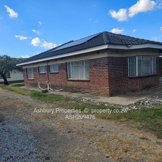 Family House for Sale in the Good  Leafy Old Bluffhill Suburb (Sole Mandate)