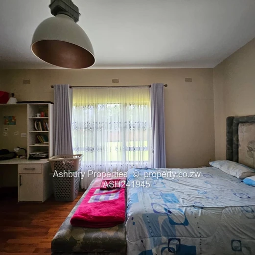 Modern Appealing and spaciously finished tasteful home (Sole Mandate)