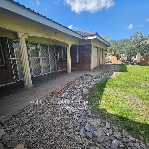 Family House for Sale in the Good  Leafy Old Bluffhill Suburb (Sole Mandate)