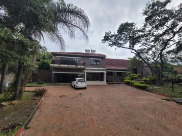 Spacious 5-Bedroom House on 1 Acre in Monavale, Harare West!