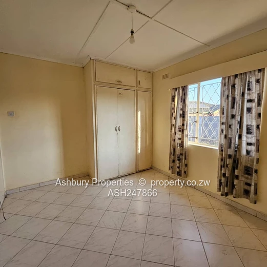 Well Built and Conveniently Located Starter House in WestGate! (Sole Mandate)