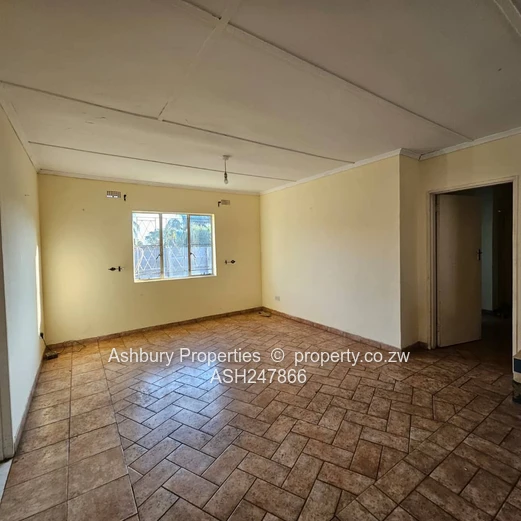 Well Built and Conveniently Located Starter House in WestGate! (Sole Mandate)