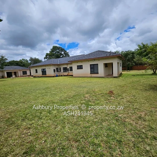 Modern Appealing and spaciously finished tasteful home (Sole Mandate)