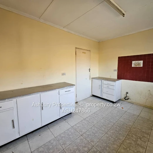 Well Built and Conveniently Located Starter House in WestGate! (Sole Mandate)