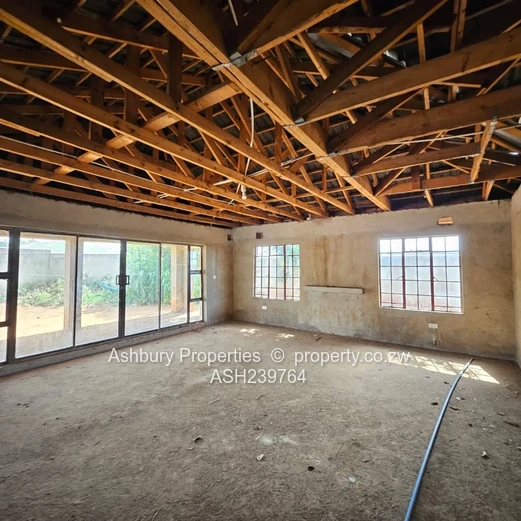 Well Designed and Built Spacious Modern Family House  (Sole Mandate)