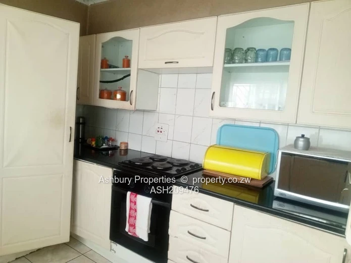 Family House for Sale in the Good  Leafy Old Bluffhill Suburb (Sole Mandate)