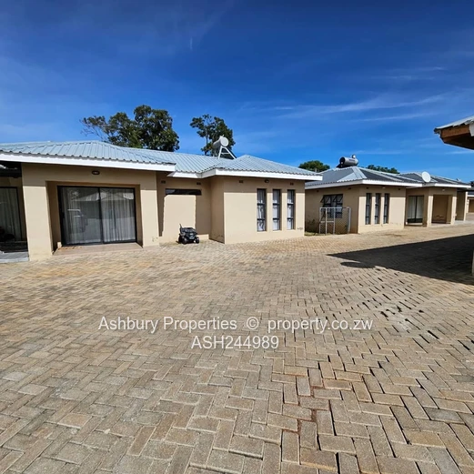 Spacious Cluster Unit in a Modern Secure Gated Complex