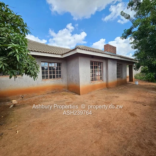 Well Designed and Built Spacious Modern Family House  (Sole Mandate)