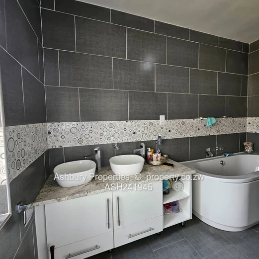 Modern Appealing and spaciously finished tasteful home (Sole Mandate)
