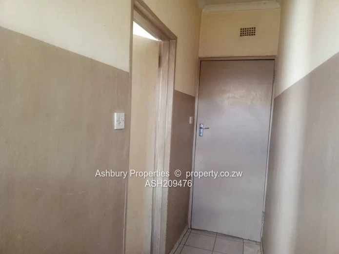 Family House for Sale in the Good  Leafy Old Bluffhill Suburb (Sole Mandate)