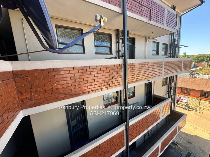 Charming 1-Bedroom Avenues Flat with Borehole – Perfect CBD Living! (Sole Mandate)