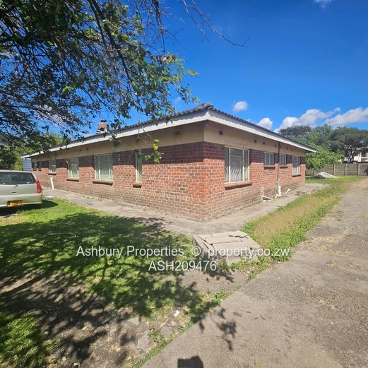 Family House for Sale in the Good  Leafy Old Bluffhill Suburb (Sole Mandate)