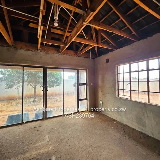 Well Designed and Built Spacious Modern Family House  (Sole Mandate)