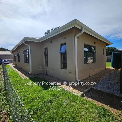 Spacious Cluster Unit in a Modern Secure Gated Complex