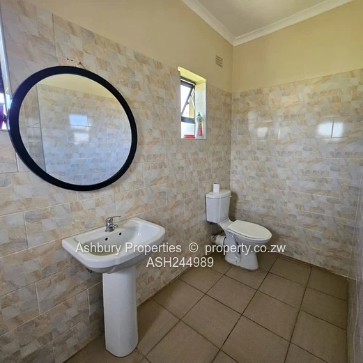 Spacious Cluster Unit in a Modern Secure Gated Complex